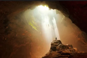 Goa Jomblang Jogja: Wisata Petualangan dengan Cahaya Surga